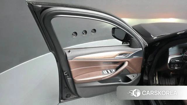 BMW 5 Series (G30) id 4780755 из Кореи 16