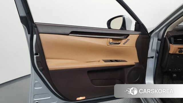 Lexus New ES300h id 4251399 из Кореи 16