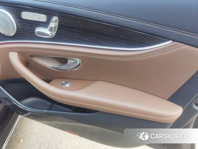 Mercedes-Benz E-class id 4298268 из Китая 16