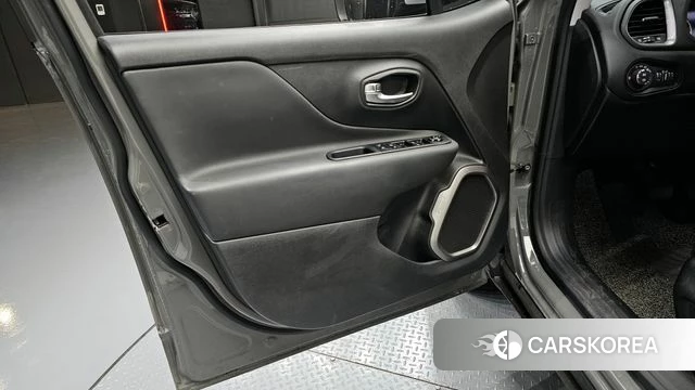 Jeep Renegade id 4281585 из Кореи 16