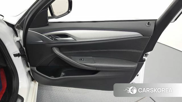 BMW 5 Series (G30) id 4850131 из Кореи 16