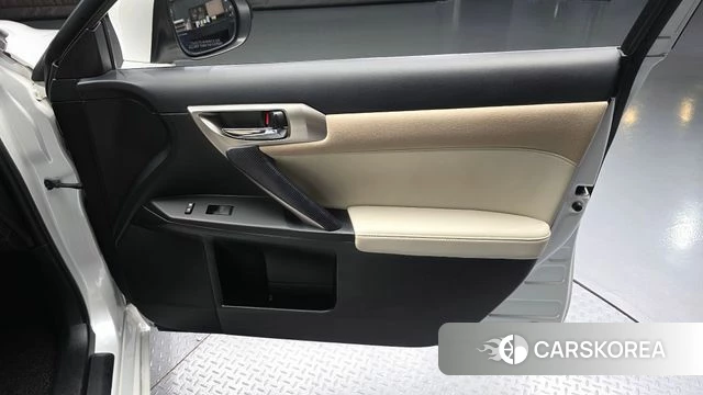 Lexus CT200h id 4435560 из Кореи 16