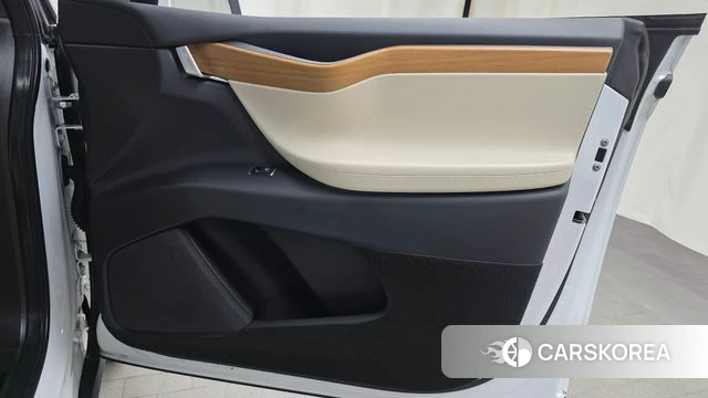 Tesla Model X id 4476573 из Кореи 16