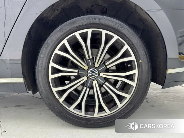 Volkswagen Huiang id 4258582 из Китая 16