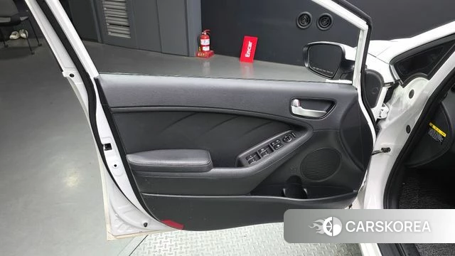 Kia The New K3 id 4397946 из Кореи 16