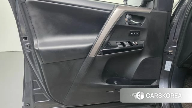 Toyota RAV4 id 4737508 из Кореи 16