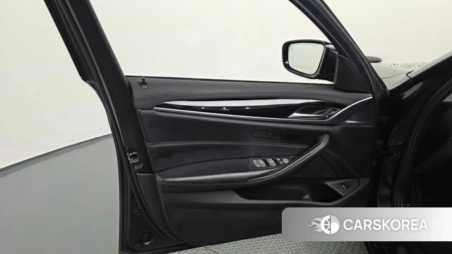 BMW 5 Series (G30) id 4562921 из Кореи 16