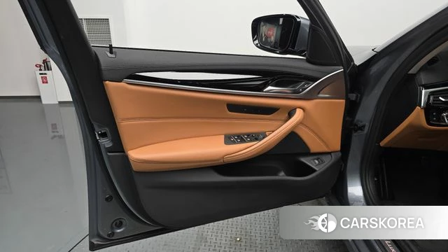 BMW 5 Series (G30) id 4446791 из Кореи 16