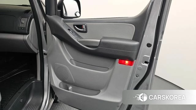 Hyundai The New Grand Starex id 4594384 из Кореи 16