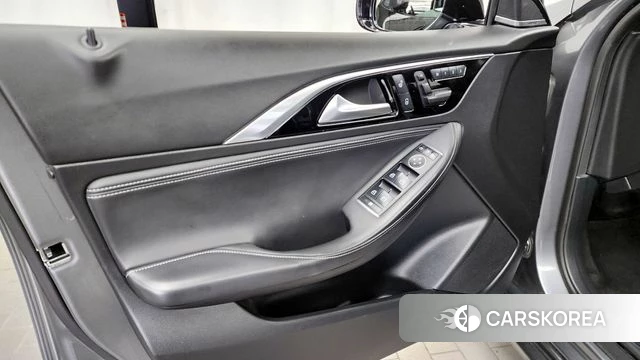 Infiniti Q30 id 4345638 из Кореи 16