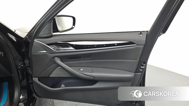 BMW 5 Series (G30) id 4720395 из Кореи 16