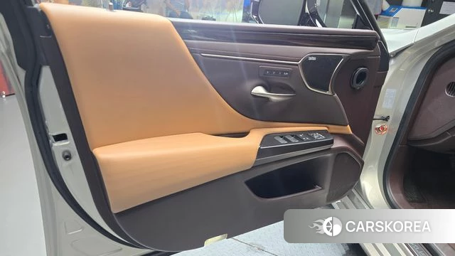 Lexus ES300h 7th generation id 4435504 из Кореи 16
