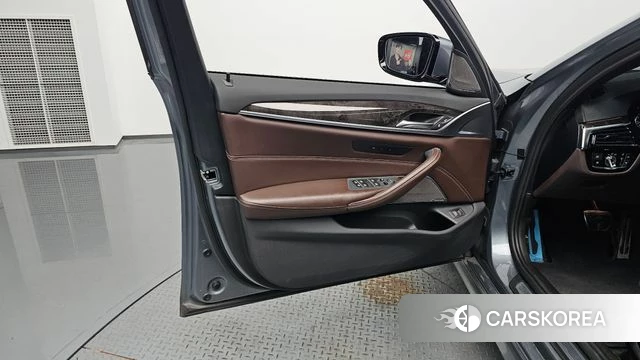 BMW 5 Series (G30) id 4305248 из Кореи 16