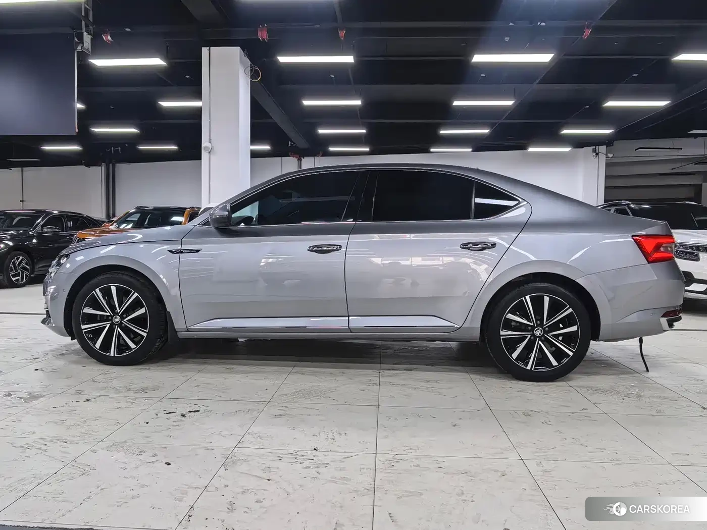 Skoda Superb id 4653951 из Китая 16