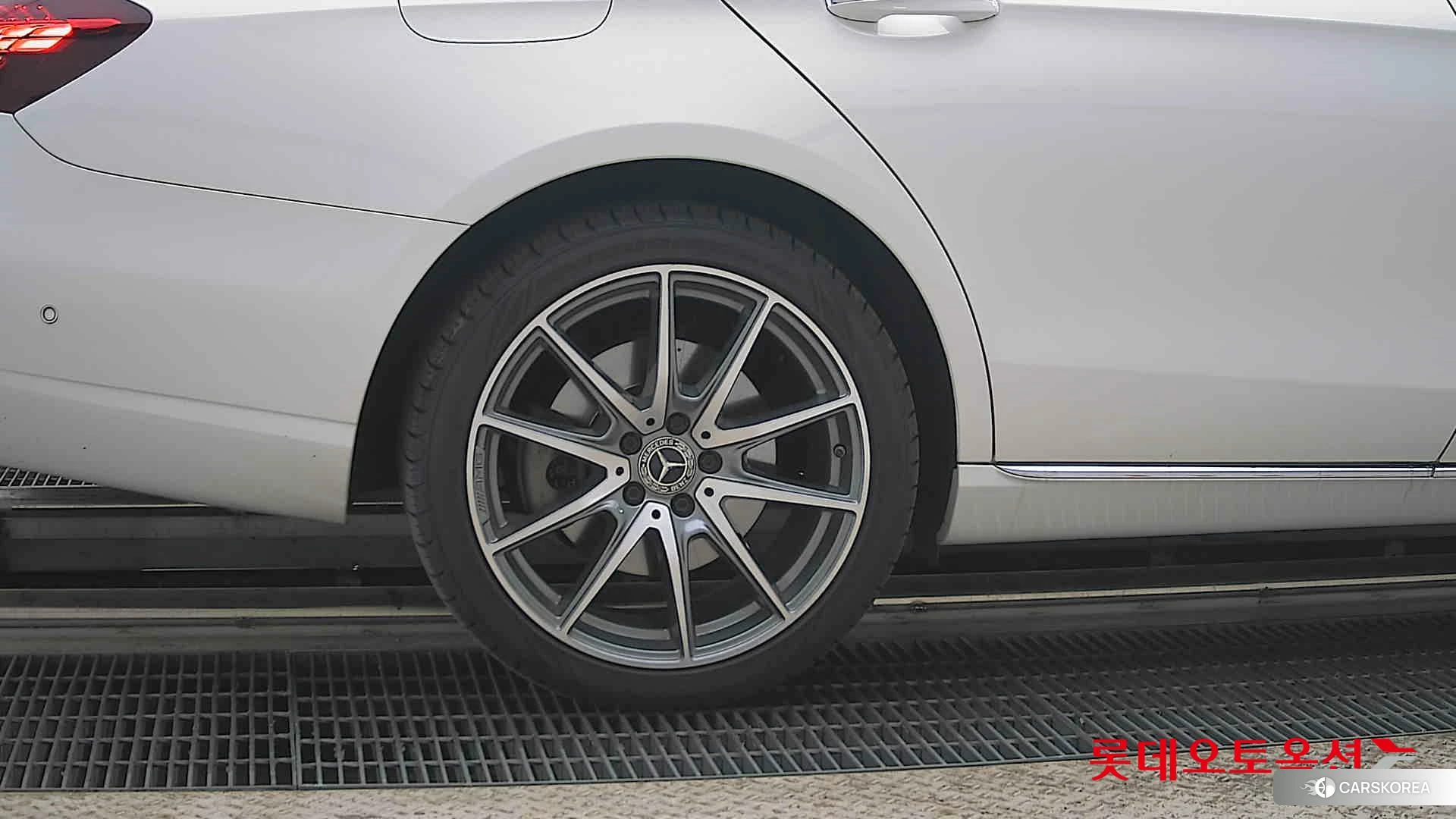 Mercedes-Benz Mercedes-Benz E300 e 4MATIC id 4289668 из Кореи 16