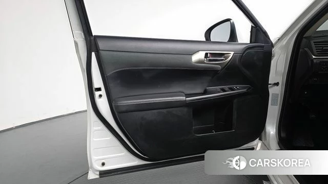 Lexus CT200h id 4378243 из Кореи 16