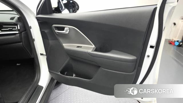 Kia Niro Plus id 4665935 из Кореи 16