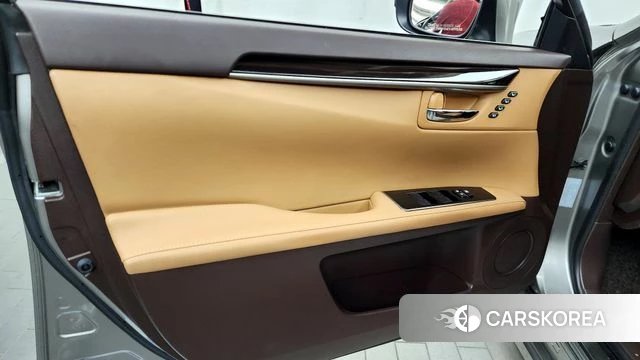 Lexus New ES300h id 4339801 из Кореи 16
