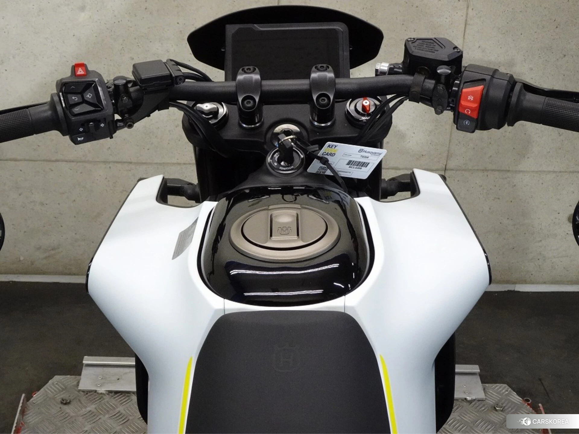 Husqvarna VITPILEN 401 id 3939705 из Японии 16