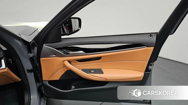 BMW 5 Series (G30) id 4592479 из Кореи 16
