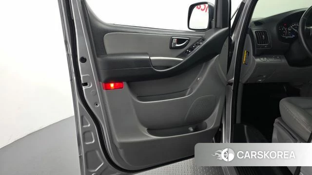 Hyundai The New Grand Starex id 4625418 из Кореи 16