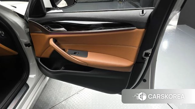 BMW 5 Series (G30) id 4693927 из Кореи 16