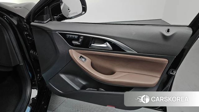 Infiniti Q30 id 4188056 из Кореи 16