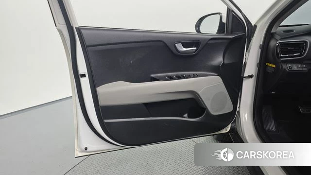 Kia Stonic id 4667806 из Кореи 16