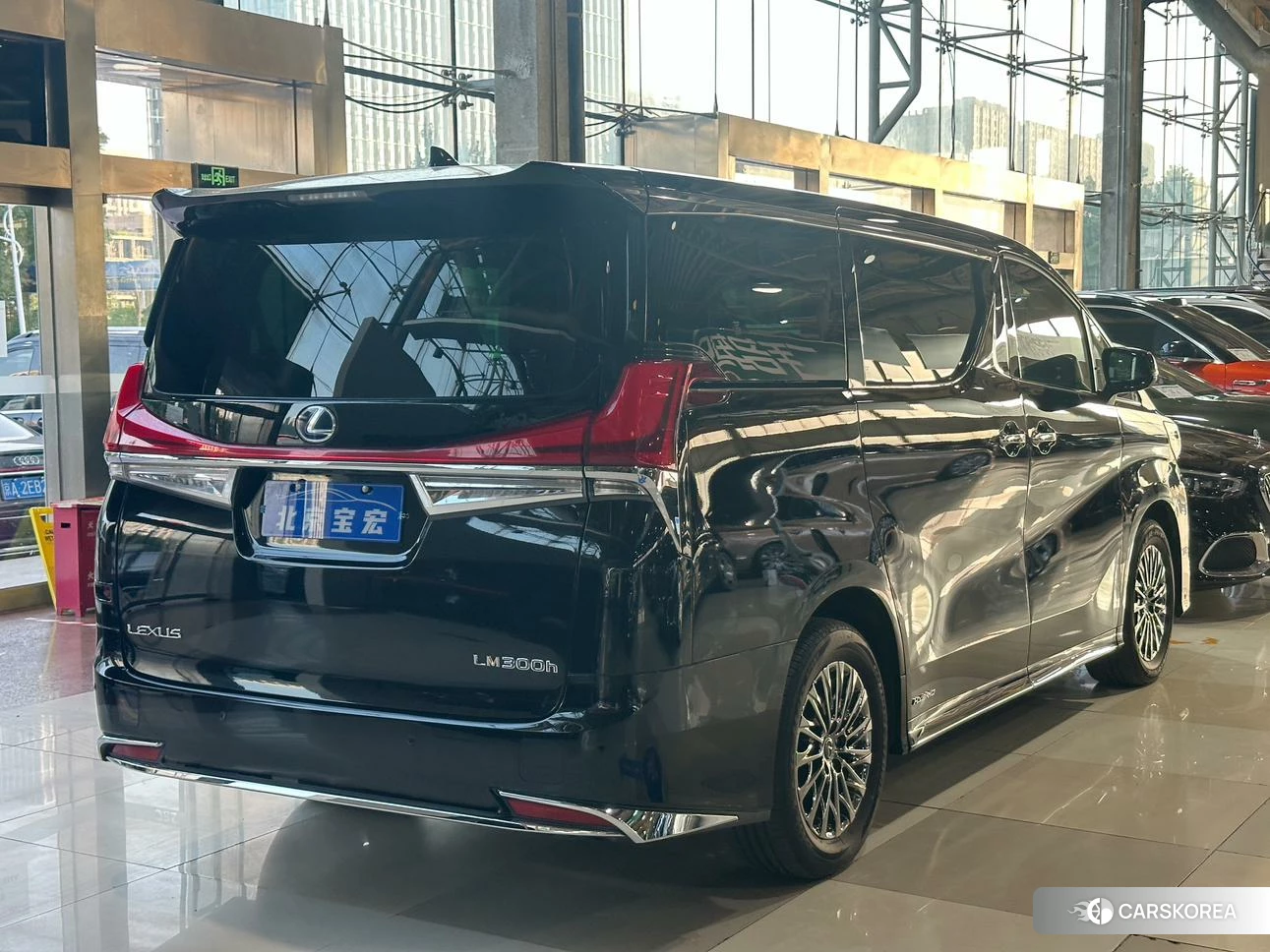 Lexus LM id 4504989 из Китая 16