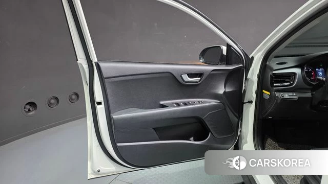Kia Stonic id 4633076 из Кореи 16
