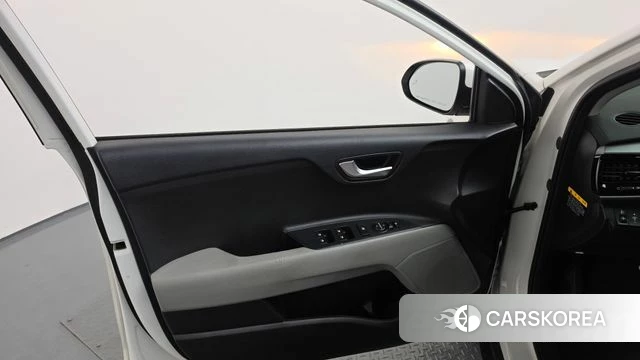 Kia Stonic id 4732617 из Кореи 16
