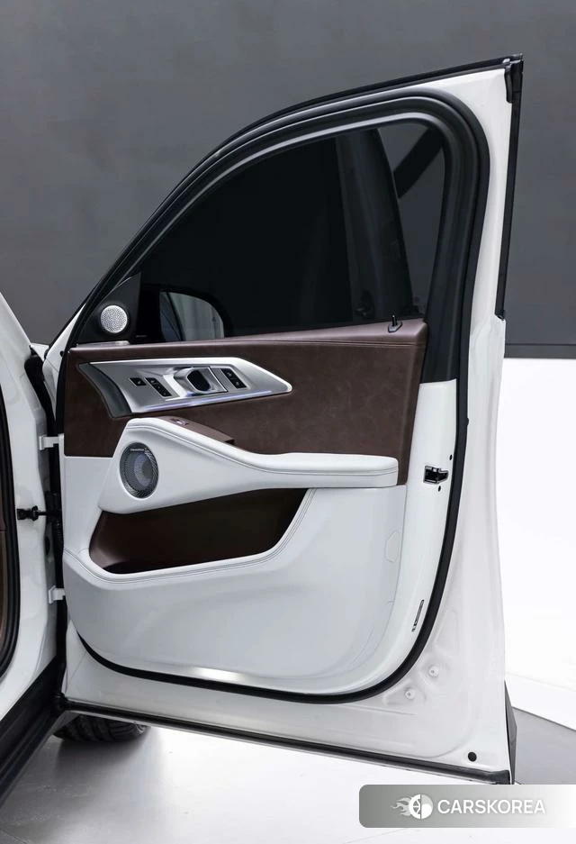 BMW XM id 4260702 из Китая 16