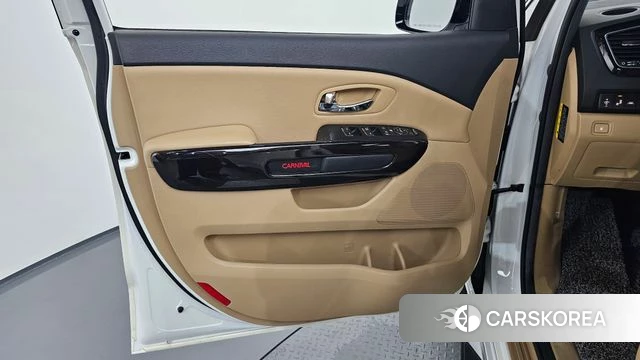 Kia The New Carnival id 4397880 из Кореи 16