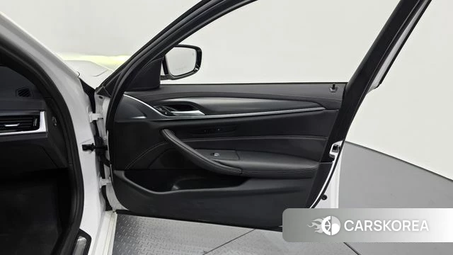 BMW 5 Series (G30) id 4223155 из Кореи 16