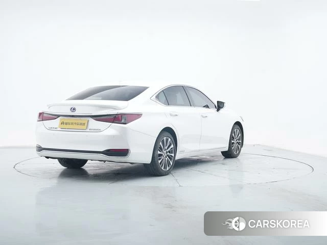 Lexus ES id 4274715 из Китая 16