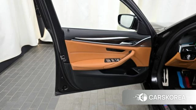 BMW 5 Series (G30) id 4293775 из Кореи 16