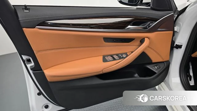 BMW 5 Series (G30) id 4202337 из Кореи 16