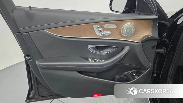 Mercedes-Benz E-Class W213 id 4750419 из Кореи 16