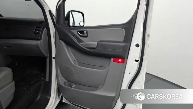 Hyundai The New Grand Starex id 4688653 из Кореи 16