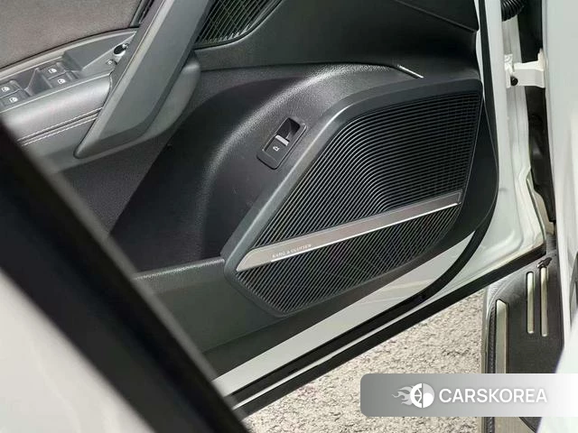 Audi Q5L Sportback id 4213848 из Китая 16