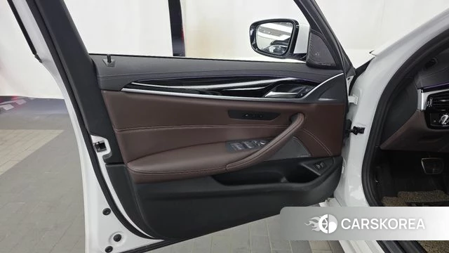 BMW 5 Series (G30) id 4880678 из Кореи 16