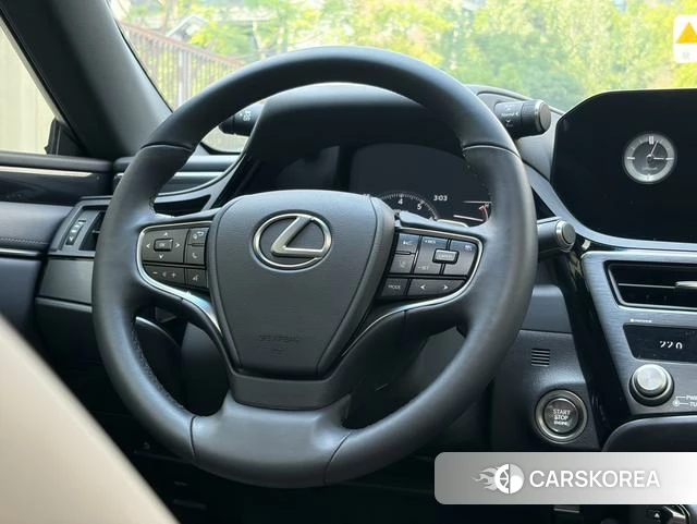 Lexus ES id 4300147 из Китая 16