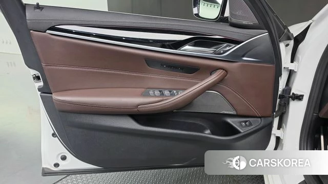 BMW 5 Series (G30) id 4899250 из Кореи 16