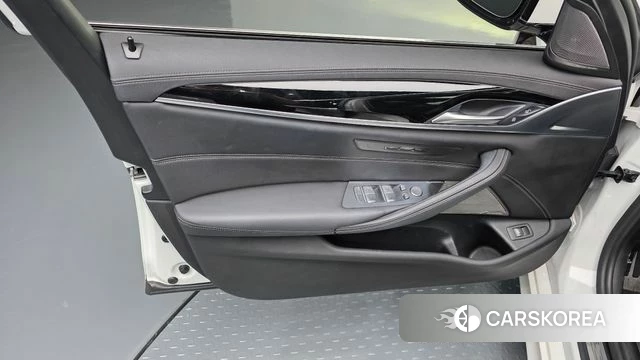 BMW 5 Series (G30) id 4657100 из Кореи 16