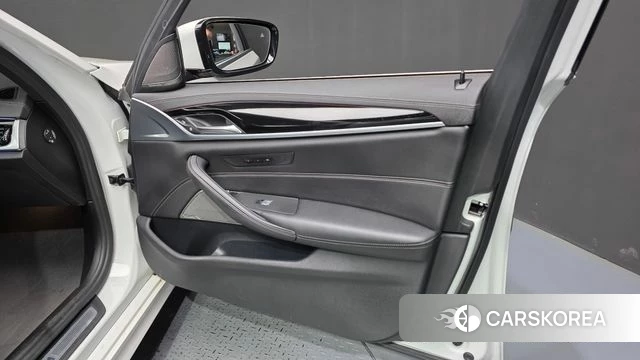 BMW 5 Series (G30) id 4481536 из Кореи 16