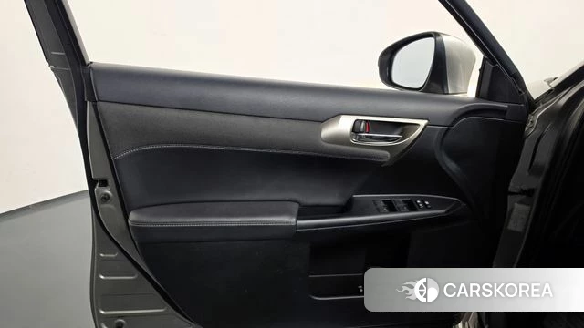 Lexus CT200h id 4285767 из Кореи 16