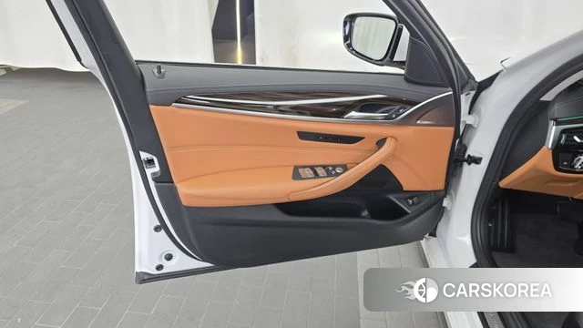 BMW 5 Series (G30) id 4507383 из Кореи 16