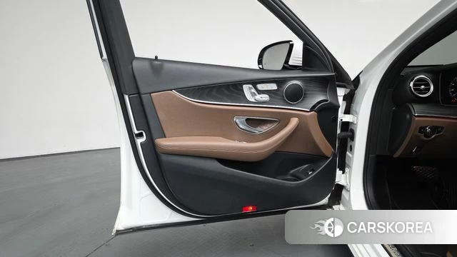 Mercedes-Benz E-Class W213 id 4186128 из Кореи 16