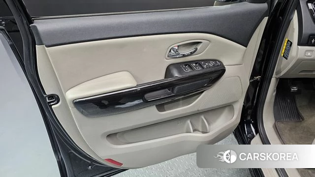 Kia The New Carnival id 4251392 из Кореи 16