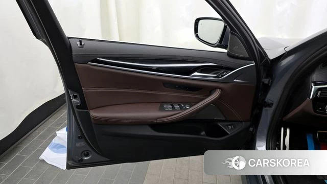 BMW 5 Series (G30) id 4360711 из Кореи 16